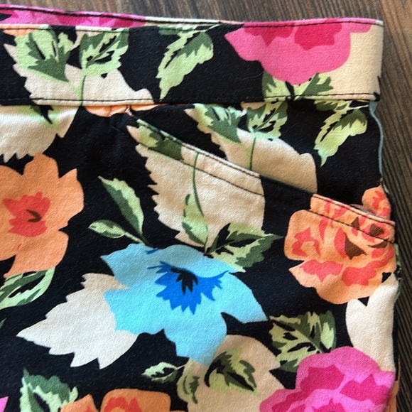 **3/$15**Floral crop pants-pedal pushers-capri - Picture 6 of 6